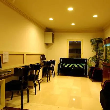 Luna Deluxe Hotel